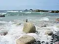Plage de Nanven avec les Brisons à l’horizon