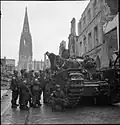 Troupes d'occupation britanniques, début avril 1945 sur le Prinzipalmarkt en ruines.