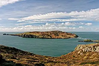 Vue de Calf of Man depuis l'île de Man.