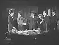 Colin Kenny, Stan Laurel, acteur non identifié, Drin Moro, Alfred Hollingsworth, acteur non identifié dans unescène du film.