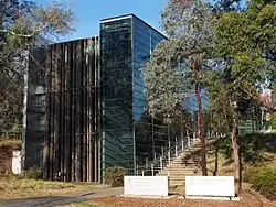 Ambassade à Canberra.