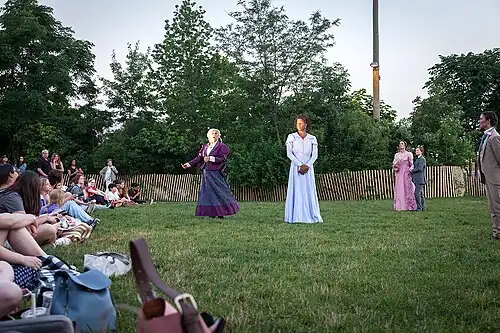 L'importance d'être sérieux interprété par le New York Classical Theatre sur Harbor View Lawn