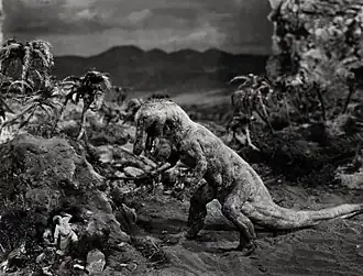 Le Monde perdu (1925) révolutionne le genre en mêlant sur un même plan, des acteurs en prise de vues réelle et des personnages d'animation en volume.