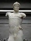 « Jeune homme de Mozia ». Marbre, H. 1,81&nbsp;m. Paros, v. 470 (?). Musée archéologique, Mozia, Sicile.