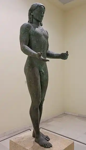 Apollon du Pirée, 530-520 ou début Ve. Bronze, H. 1,92&nbsp;m. MArch Pirée