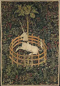 La licorne est retenue en captivité.