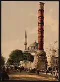 La colonne, vers 1890.