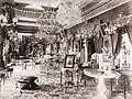 Un salon dans le Basheer Bagh Palace à Hyderabad, années 1880.