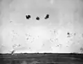 L'opération Pedestal&nbsp;le 11 août: Vue d'ensemble du convoi sous le feu des attaques aériennes.&nbsp;Le cuirassé Rodney est sur la gauche et le&nbsp;Manchester se trouve sur la droite.