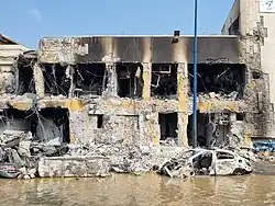 Photographie des vestiges du commissariat de Sdérot, détruit par des frappes et des bulldozers pour tuer ses assaillants, prise le 8 octobre 2023.