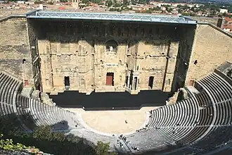 Théâtre antique vu d'avion.