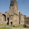 Passage entre le tepidarium (à gauche) et le caldarium (à droite)