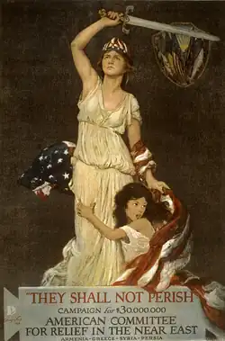 Une femme en blanc, brandissant une épée, protège une petite fille réfugiée contre elle, l'enveloppant d'un drapeau américain.