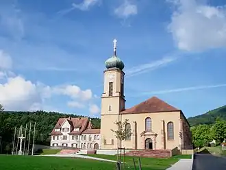 La basilique Notre-Dame de Thierenbach avec son nouveau parvis.