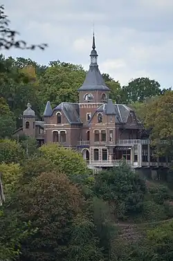 Le château Beauregard.