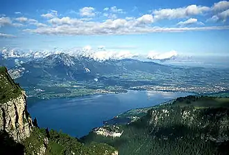 Vue de Thoune et du lac de Thoune depuis le Niederhorn.