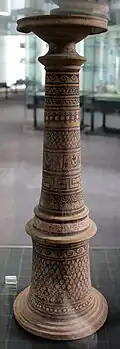 Thymiaterion daunien à décor rubané, 300-250 avant l'ère commune.