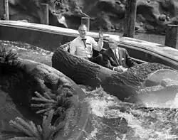 Walter Knott et Bud Hurlbut dans la nouvelle attraction.