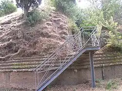 Entrée du tumulus.