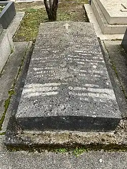 Tombe.