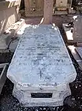 La tombe de l'évêque Armand Bazin de Bezons.