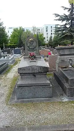 Sépulture à Courbevoie.