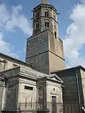 Tombeau du maréchal d'Empire Soult et de son épouse, adossé à l'église de son village natal de Saint-Amans-Soult.