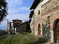 Magnano (Biella),ricetto du XIIIe&nbsp;siècle, tour-porte et "cellules"