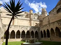 Le cloître.
