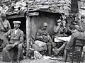 Arturo Toscanini avec les soldats italiens sur le front au Monte Santo, août 1917.