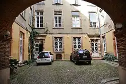 Dubourg : cour.