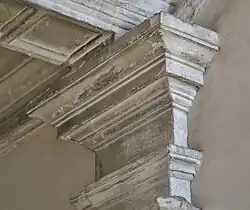Détail d'un chapiteau dorique dans l'escalier de l'hôtel d'Ulmo.