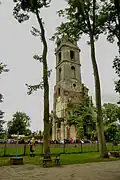 Tour de Cambron dans l'enceinte du parc Pairi Daiza.
