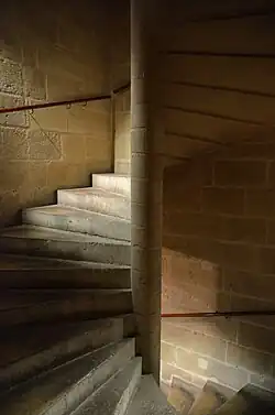 Le 2e&nbsp;escalier à vis, dans la partie la plus élevée de la tour.
