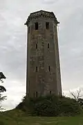 Tour Malakoff, érigée en 1855 en l'honneur des troupes victorieuses de Napoléon III durant la campagne de Crimée.