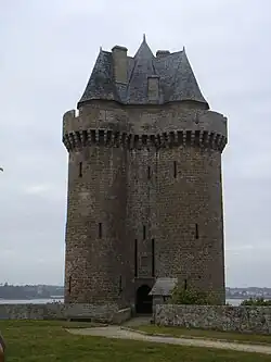 Autre exemple de construction polylithique, la tour Solidor.