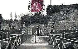 Carte postale représentant la tour de Brie au début du XXe&nbsp;siècle.