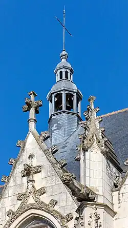 Tour, pinacles et gargouilles