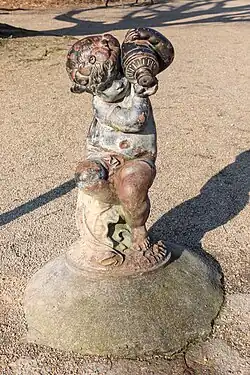 Une fontaine.
