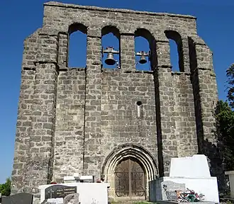 Façade de l'église Saint-Pierre.