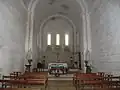 La nef, avec mur plat et trois baies style commanderie templière de Charente