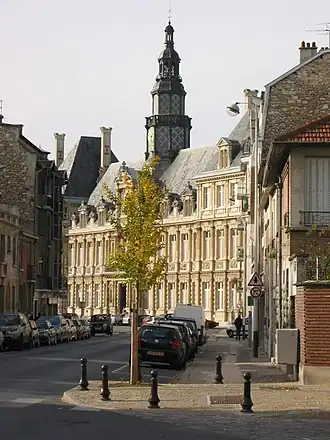 Mairie de Reims : ville de ses jeunes années.