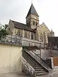 L'église sur sa butte.