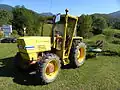 Tracteur Tractocoop 644 dont la carrosserie et le montage était effectué par Carrier en 1981.