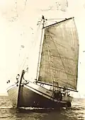 Ancienne photo du Roditelj avec son gréement à corne.