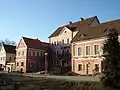 Bâtiments anciens du faubourg, dont les fondations datent du XVIIe&nbsp;siècle.