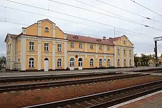 La gare de chemin de fer.