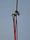 Tête de la perche sur la caténaire.