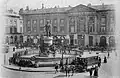 Voiture fermée sur la place Royale