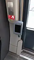 Valideur à l’intérieur du tramway.